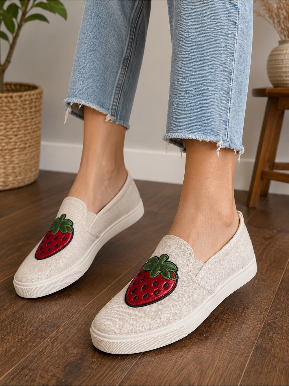 NIB Katy Perry The Kerry Strawberry Slip On Platform Sneakers Womens 7.5